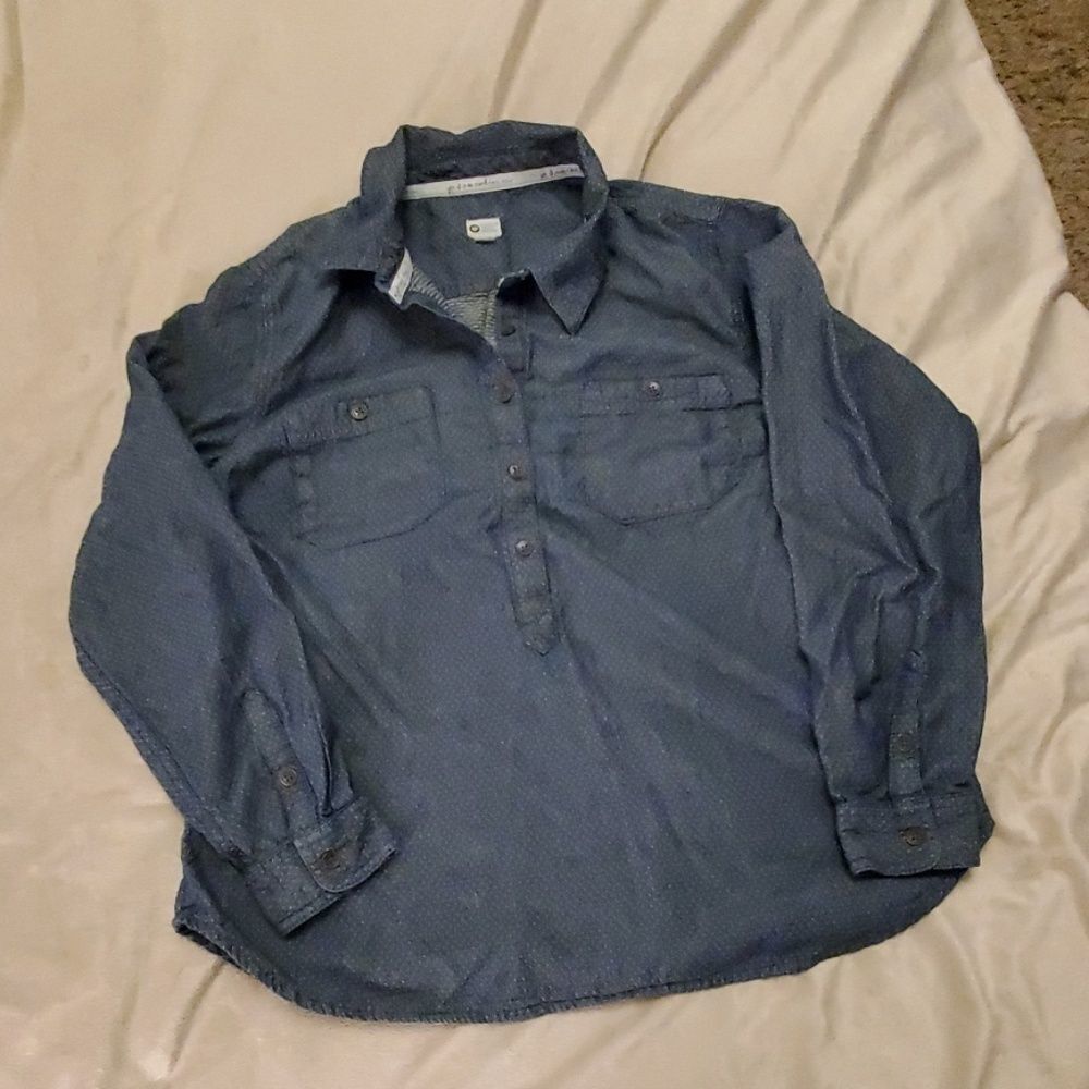 Tom's 1/2 button down top